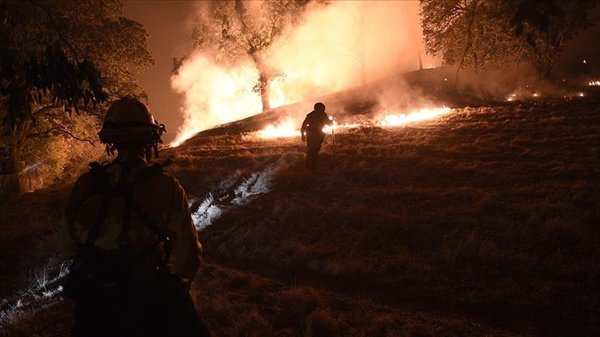 California, Tarihinin En Büyük Yangınlarından Biriyle Karşı Karşıya