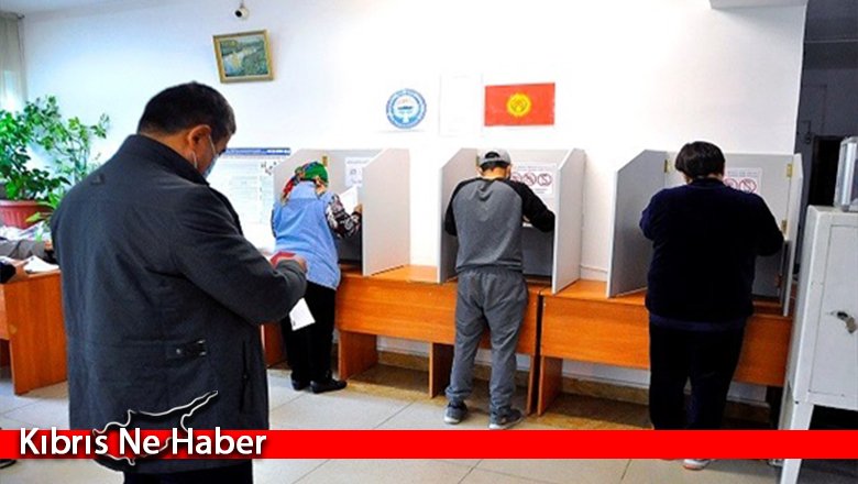 Kırgızistan'da halk kovid-19 gölgesinde oylarını kullanıyor