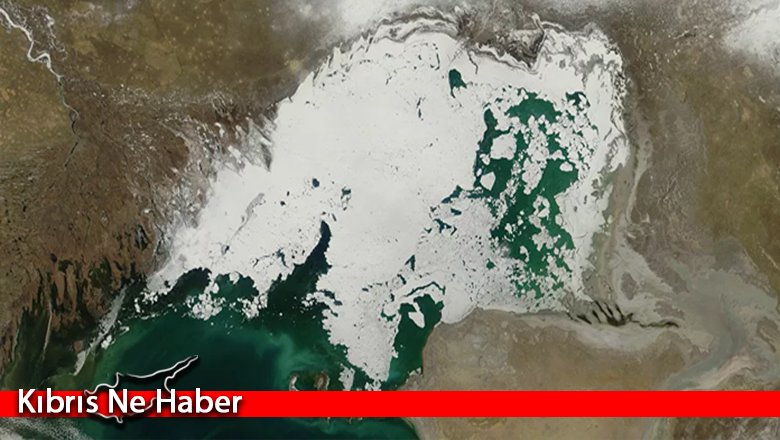 Hazar Denizi’nde sıra dışı kalınlıkta buz oluştu