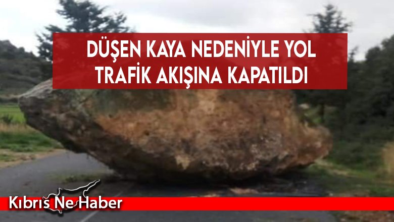 Düşen kaya nedeniyle yol trafik akışına kapatıldı