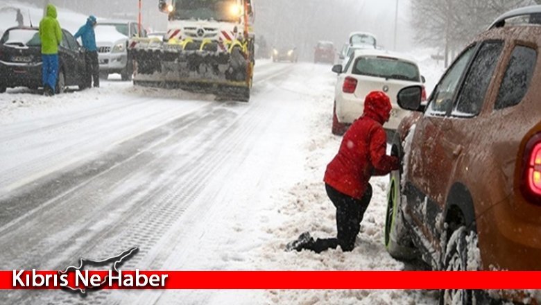 Fransa’da bine yakın araç yolda mahsur kaldı