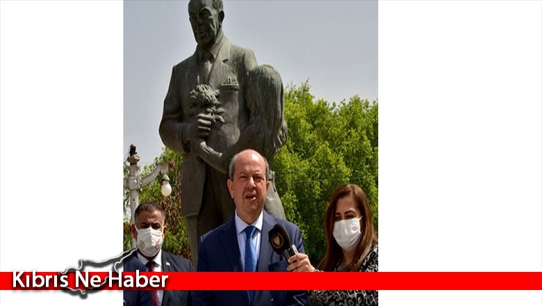 Ersin Tatar, Dr. Küçük’ün heykelini ziyaret ederek yineledi: “Gerekli yasal işlemler başlatılıyor”
