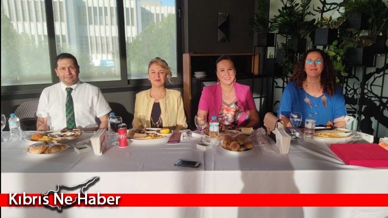 Ebeler ve Hemşireler Günü sebebiyle gala düzenlendi