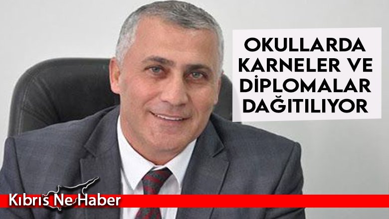 Okullarda karneler ve diplomalar dağıtılıyor
