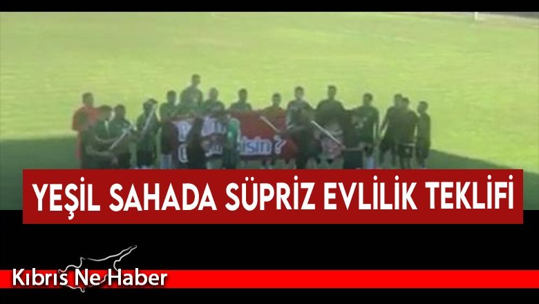Sahada sürpriz evlilik teklifi!