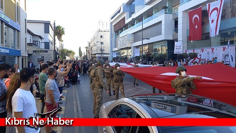 Cumhuriyet Bayramı Lefkoşa'da tören yürüyüşü ve bando konseriyle kutlandı