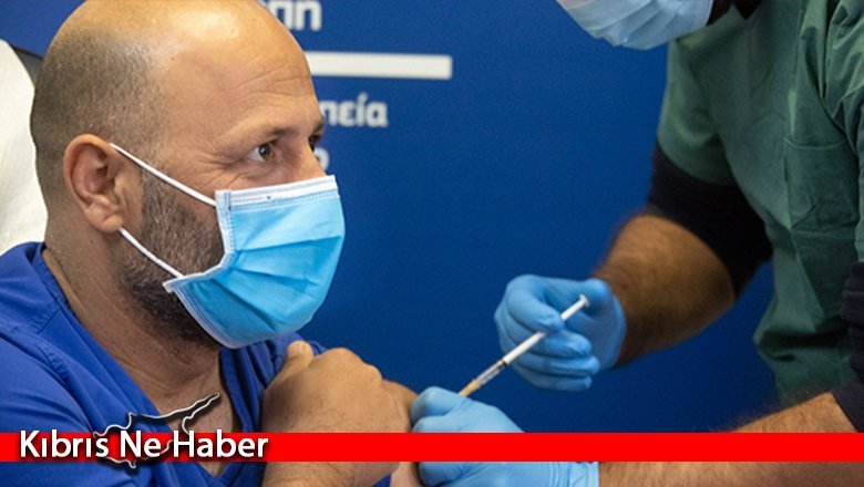 Güney Kıbrıs’ta aşı merkezlerinde karmaşa