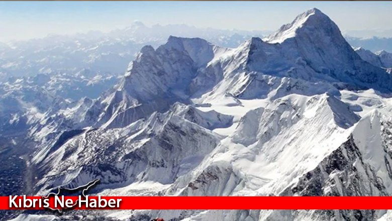 Everest’te kırmızı alarm 25 yılda 2 bin yıllık buz eridi