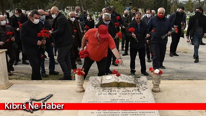 Demokrasi Şehitleri kabirleri başında düzenlenen törenle anıldı