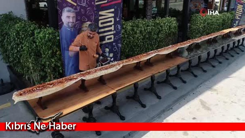 Adanalı dönerciden ilginç rekor: 20 metrelik dürüm