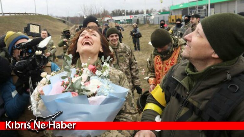 Rus işgaline karşı savaşan çift cephede evlendi
