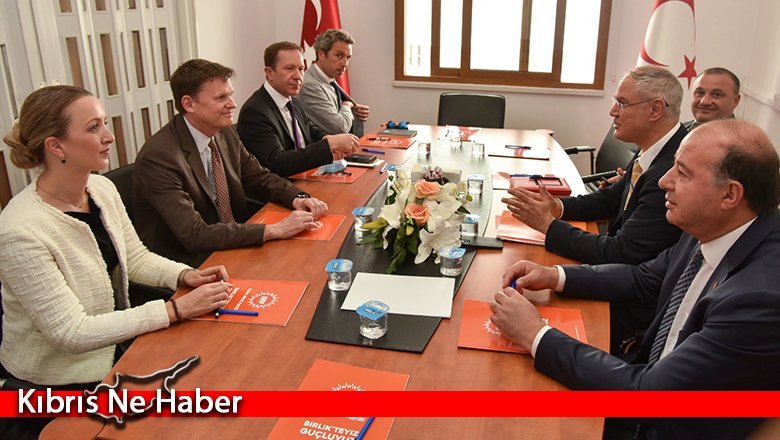 Colin Stewart ve heyeti Ulusal Birlik Partisini (UBP) ziyaret etti
