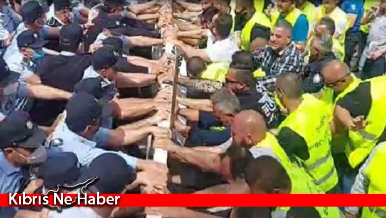 Meclis önünde tansiyon yükseldi