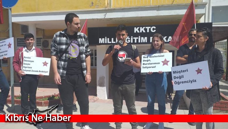 Gençler burs hakları için sokağa çıktı