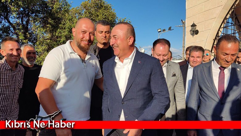 Çavuşoğlu Lapta'da halkla buluştu