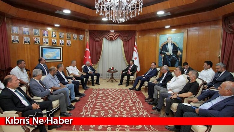 Başbakan Ünal Üstel, belediye başkanlarını ve sendika temsilcilerini kabul etti