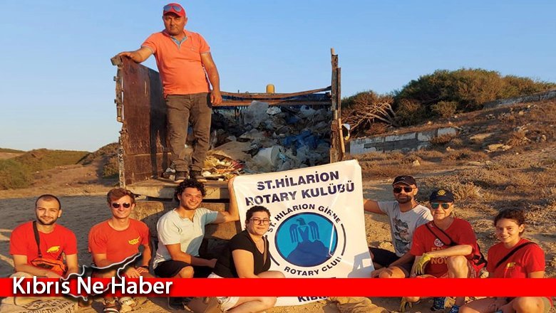 Akdeniz sahilinde temizlik