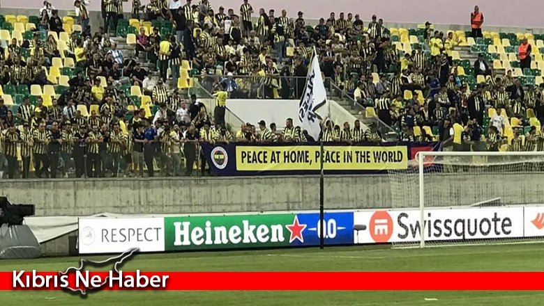 Fenerbahçelilerden anlamlı pankart