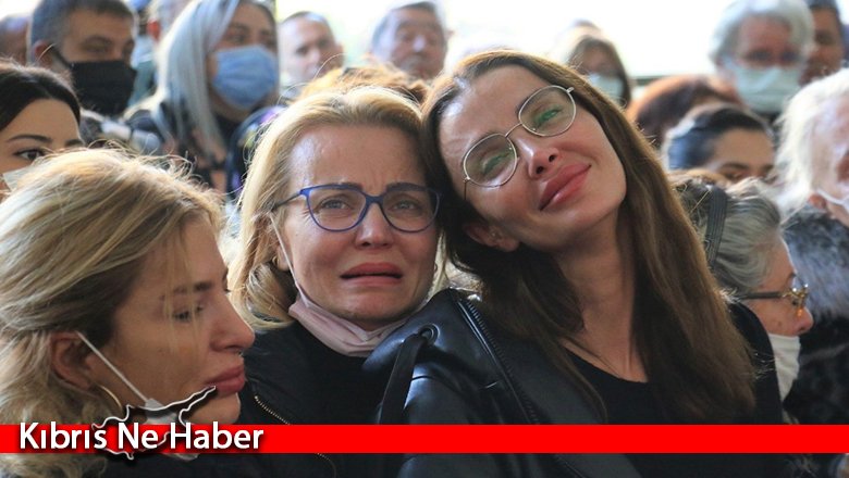 Özge Ulusoy'un en zor görevi... Babasını son yolculuğuna uğurladı