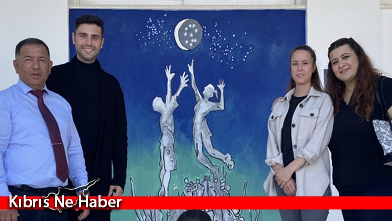 Melekler Takımı illüstrasyonu okul duvarlarına resmedildi