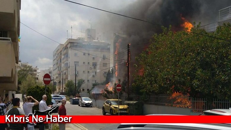 Güney Lefkoşa'daki binada büyük yangın!