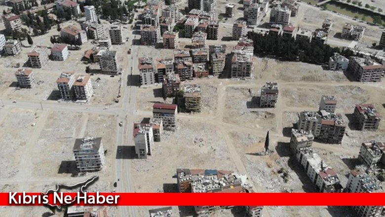 Hatay'da binalar yerini meydanlara bıraktı