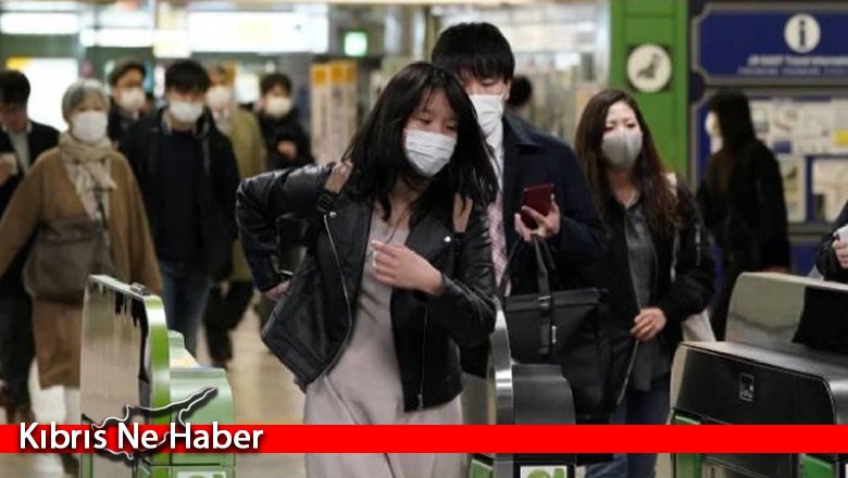 Maske zorunluluğunun sona erdiği Japonya’da gülümseme eğitimleri başladı