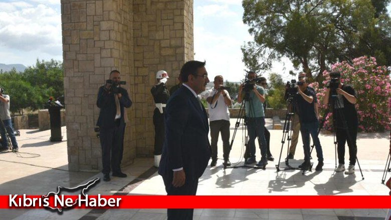 Yılmaz, Dr. Fazıl Küçük Anıtı’nı ziyaret etti
