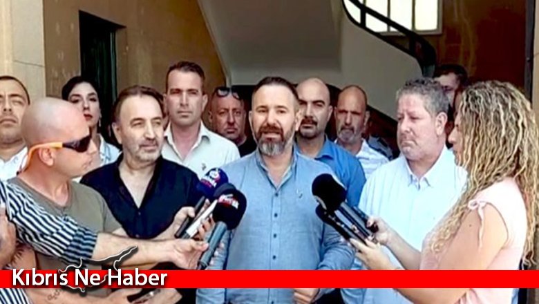 Kamuda örgütlü 3 sendika “bina sorunu” nedeniyle Lefke Kaymakamlığı’nda uyarı grevi yaptı