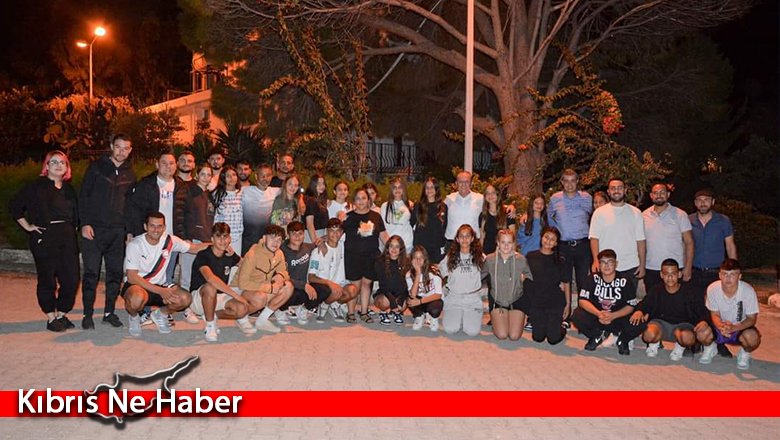 Ataoğlu, gençlerle bir araya geldi