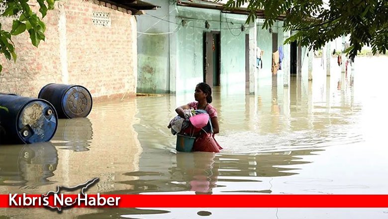 Hindistan'da şiddetli yağışlar can aldı!