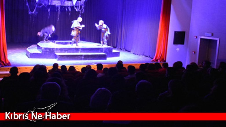 Shakespeare’in Hayaleti sahne dedi
