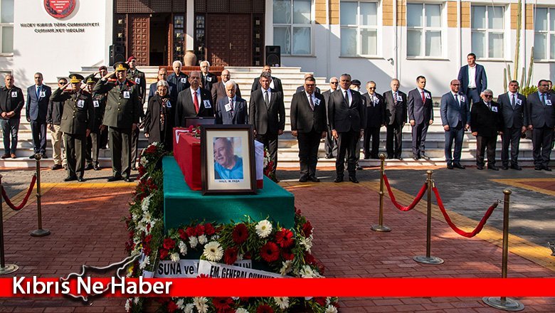 Kurucu Meclis üyesi Halil Paşa için Cumhuriyet Meclisi önünde tören düzenlendi