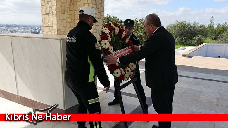 Şentop’tan, Kurucu Cumhurbaşkanı Denktaş ve Dr. Küçük'ün anıt mezarlarına ziyaret