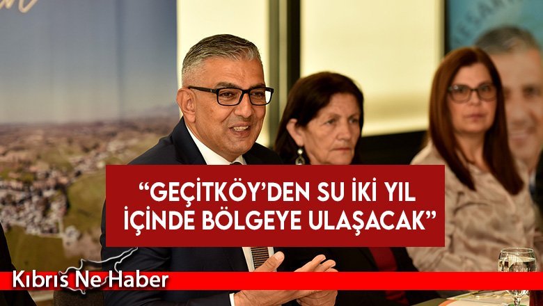 Ahmet Latif, basın toplantısı düzenleyerek belediyenin bir yıllık çalışmalarını değerlendirdi