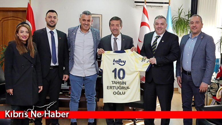 Dışişleri Bakanı Ertuğruloğlu, Fenerbahçeliler Derneği yönetimini kabul etti