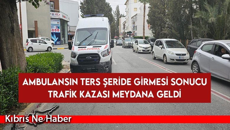 Ambulans ile 2 aracın karıştığı kazada 3 kişi yaralandı