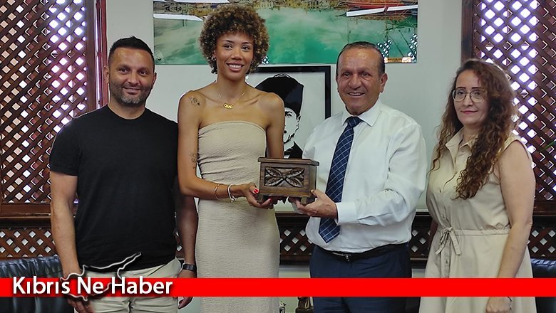Başbakan Yardımcısı Fikri Ataoğlu, Buse Savaşkan'ı kabul etti