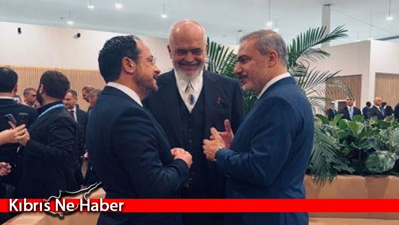 Hristodulidis Bakü’de Guterres ve Fidan ile bir araya geldi