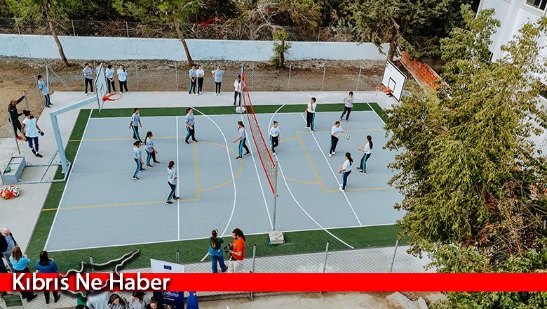 AB finansmanlı “Yerel Altyapı Hizmetleri Projesi” kapsamında, Lefkoşa'da iki ve Girne'de bir okula çok amaçlı spor tesisi kuruldu