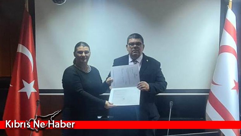 Tasdik memurlarına belgeleri verilmeye devam ediyor