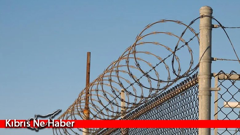 Ara bölgedeki dikenli tellerin sökülmesine başlandı