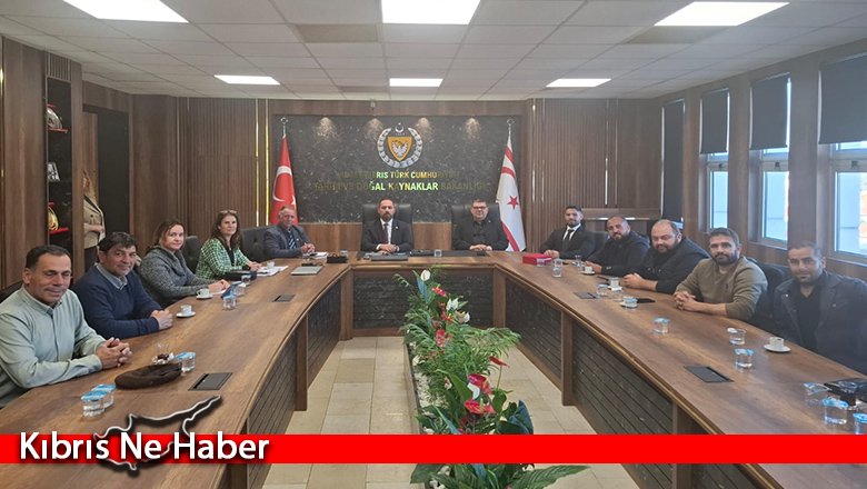 Tarım ve Doğal Kaynaklar Bakanı Çavuş, Fransa’daki Hayvancılık Fuarında KKTC’yi temsil eden üreticileri kabul etti