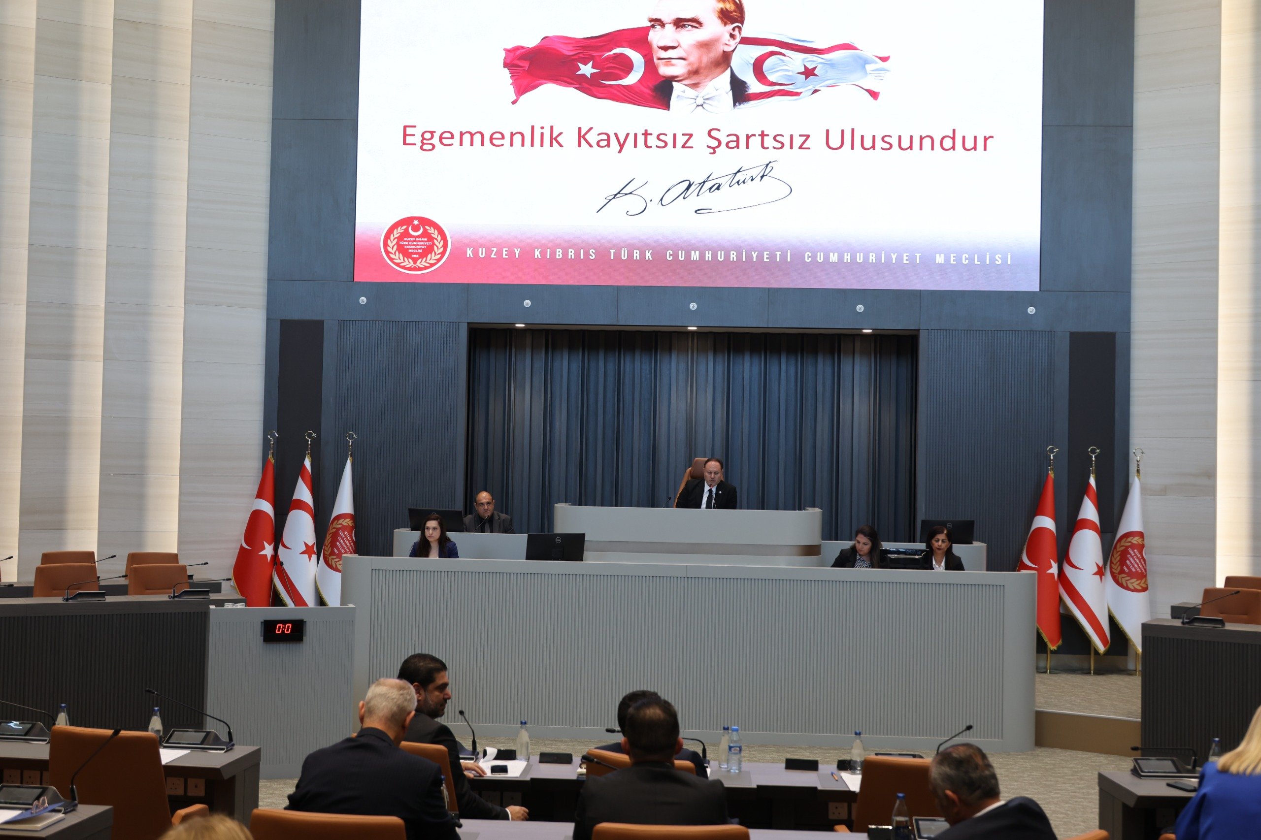 Meclis 7 yasa tasarısı gündemiyle toplanacak