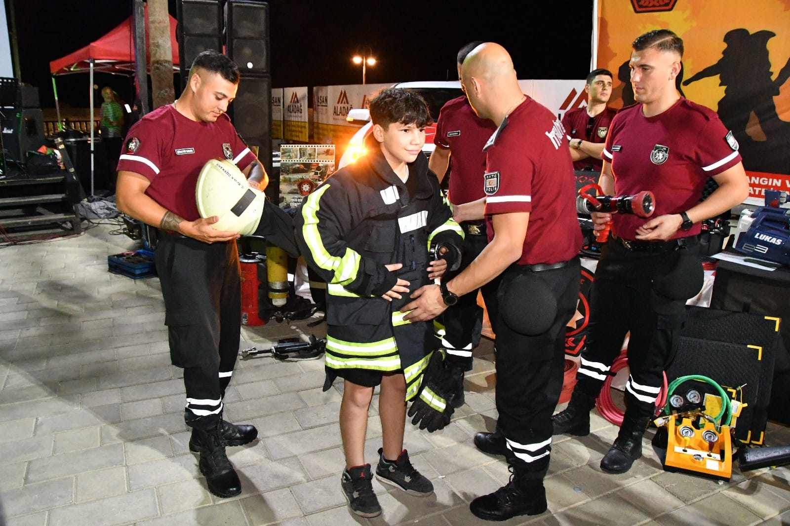 Polis Girne Antik Liman’da halka buluştu…