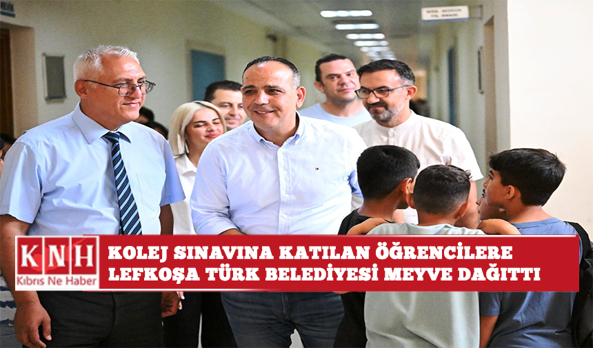 Kolej Sınavına katılan öğrencilere Lefkoşa Türk Belediyesi meyve dağıttı
