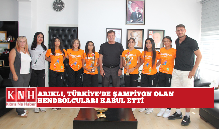 Arıklı, Türkiye’de şampiyon olan hendbolcuları kabul etti