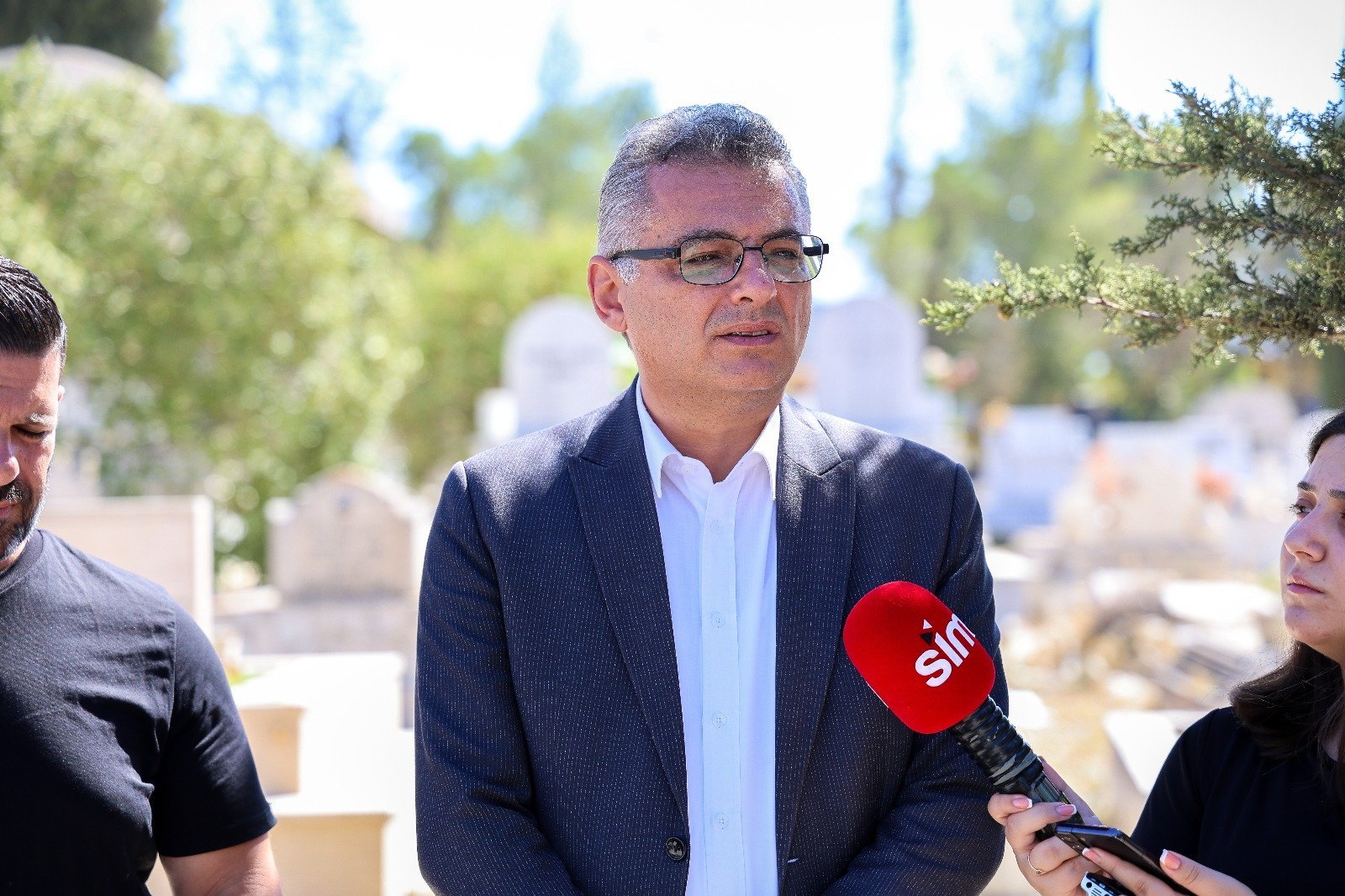 Kutlu Adalı kabri başında anıldı
