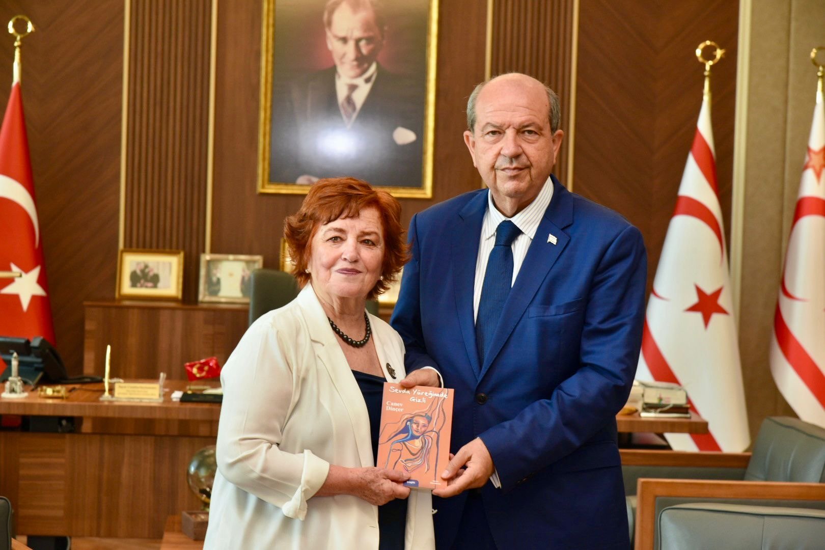 Cumhurbaşkanı Tatar, yazar Canev Dinçer’i kabul etti