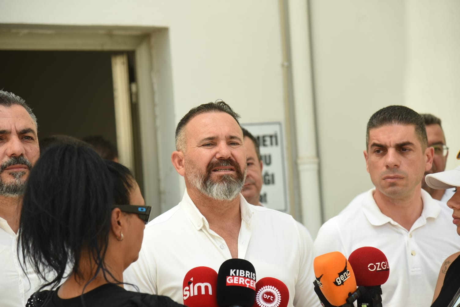 Üç sendika Pazartesi günü de eylemlerine devam edecek